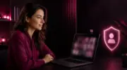 Frau nutzt einen Webcam-Chat mit geschütztem Gastzugang